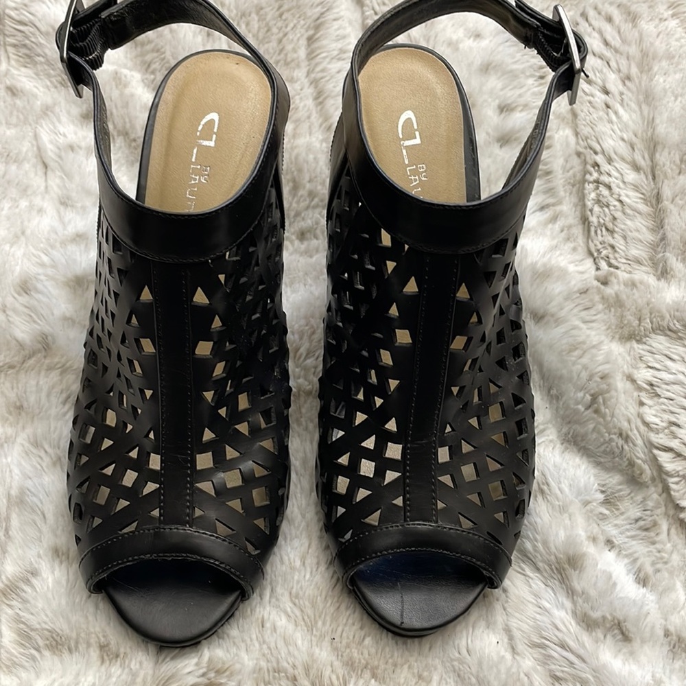 Ladies black dressy heels, size 8